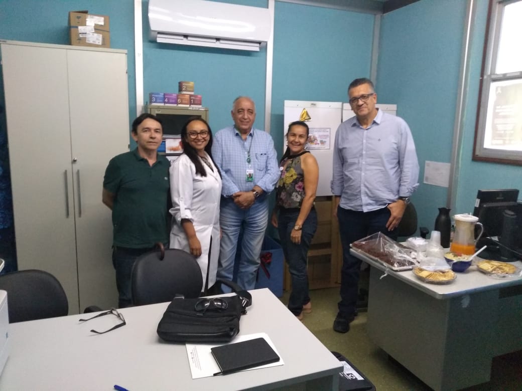 Dr. Celso Murad com equipe do Hospital Roberto Silvares